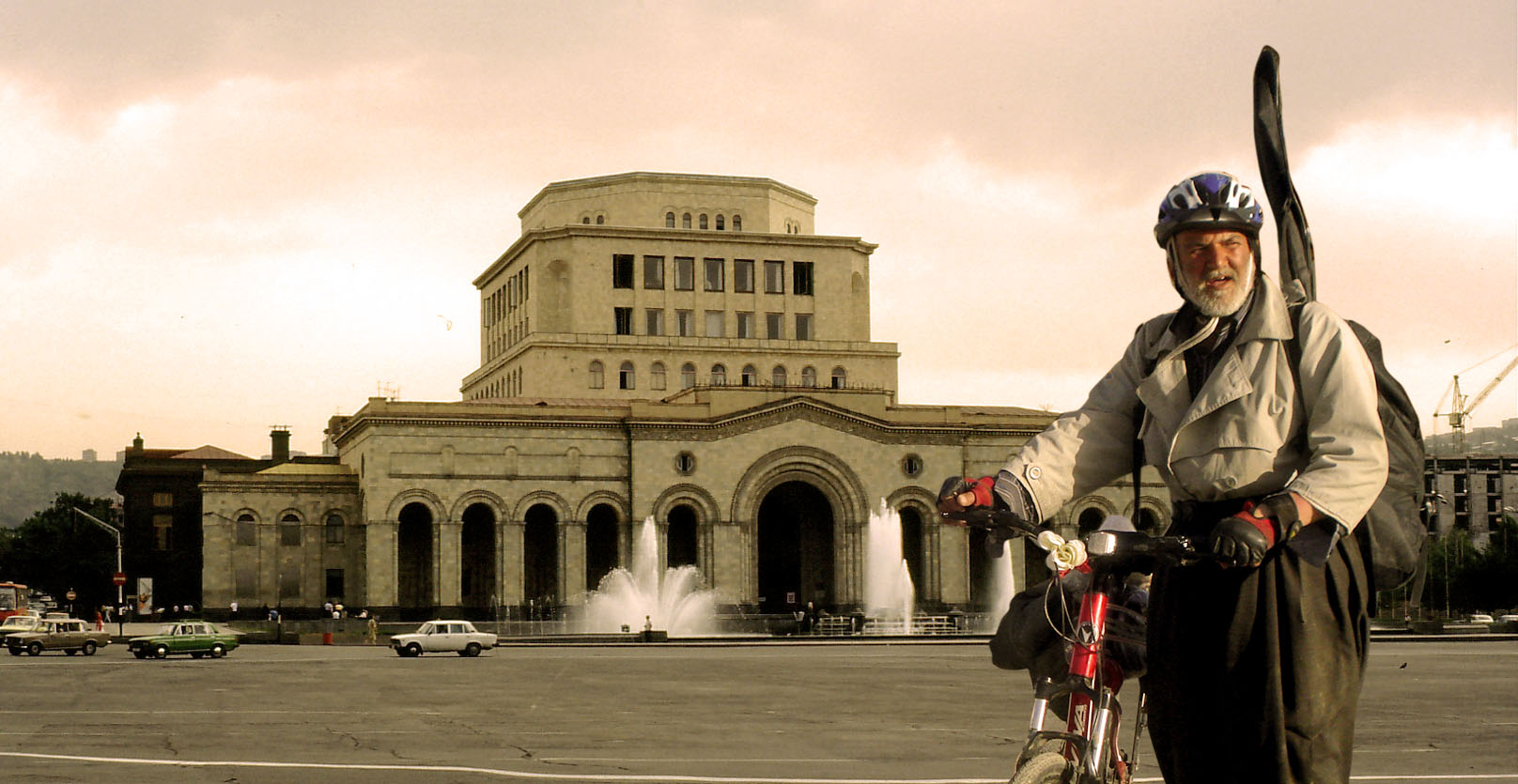 Mr ."A`alem Habibi Shiraz" 60-year-old cyclist tourists - From Iran to Armenia 2000 km