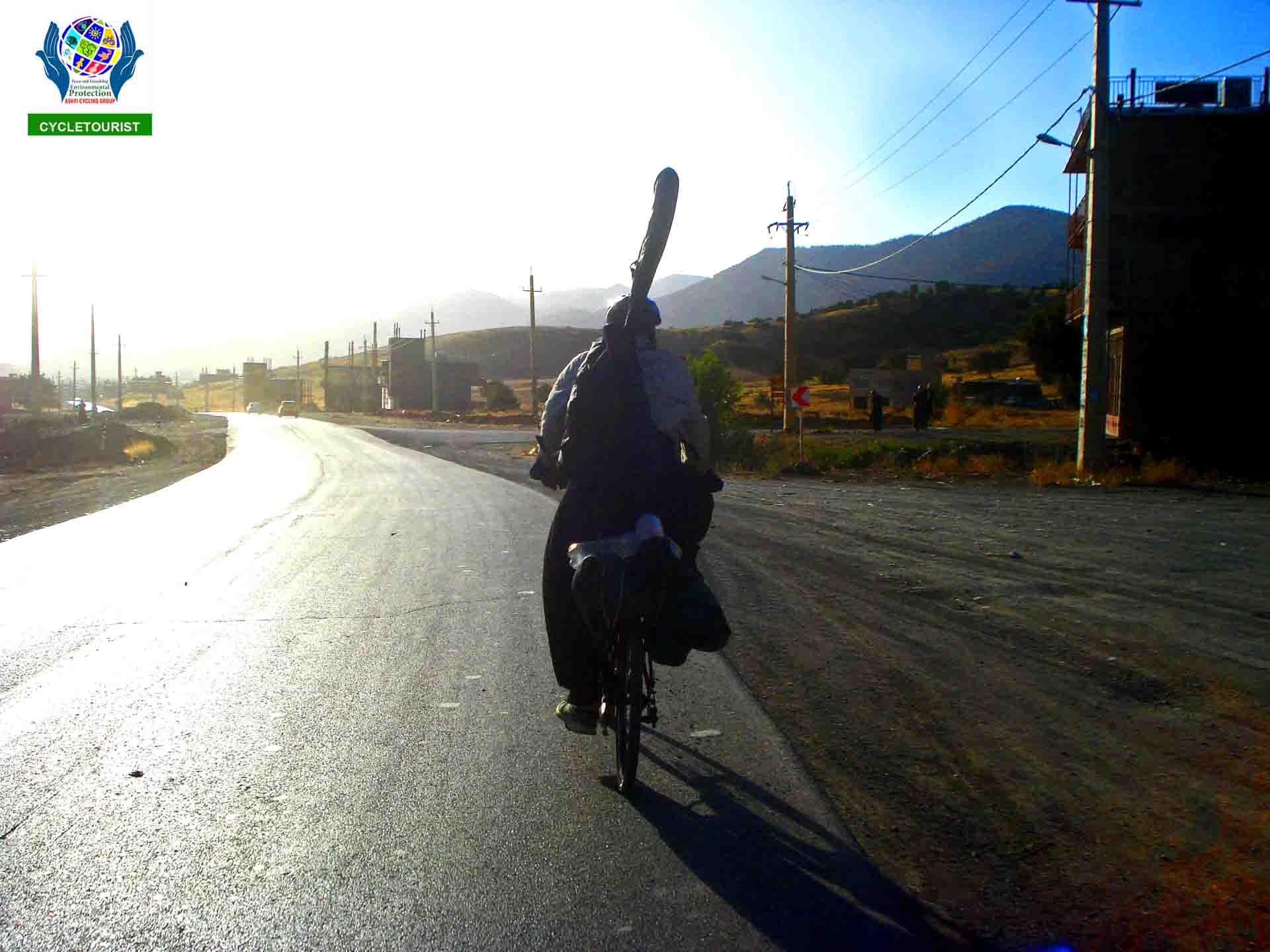 Mr ."A`alem Habibi Shiraz" 60-year-old cyclist tourists - From Iran to Armenia 2000 km